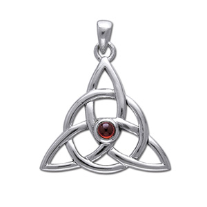 Vedhæng Med Triquetra   Treenighedssymbolet Og Rød Granat   35mm   U Kæde fra Smykker I Rød »