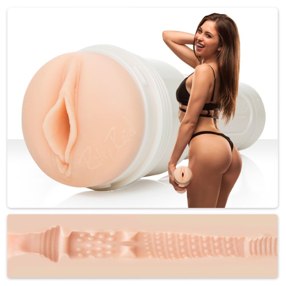 Girls     Riley Reid Utopia     Masturbator fra Fleshlight